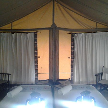 Maili Saba Camp Villa Накуру Стая снимка