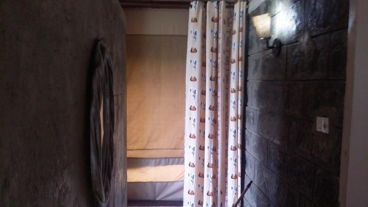 Maili Saba Camp Villa Накуру Екстериор снимка