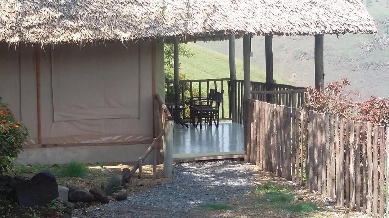 Maili Saba Camp Villa Накуру Екстериор снимка