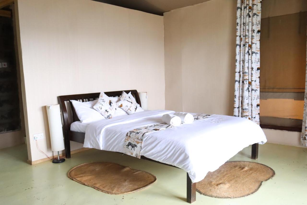 Maili Saba Camp Villa Накуру Екстериор снимка