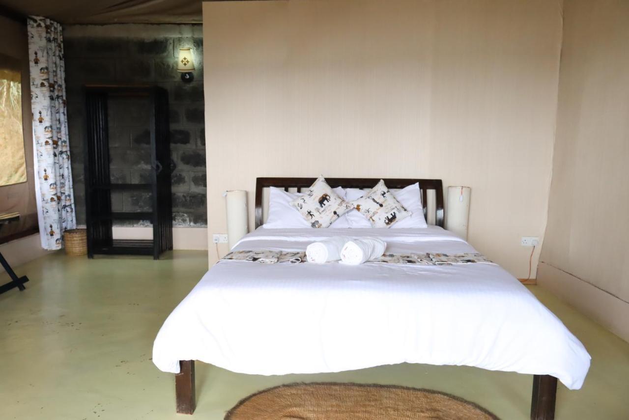 Maili Saba Camp Villa Накуру Екстериор снимка