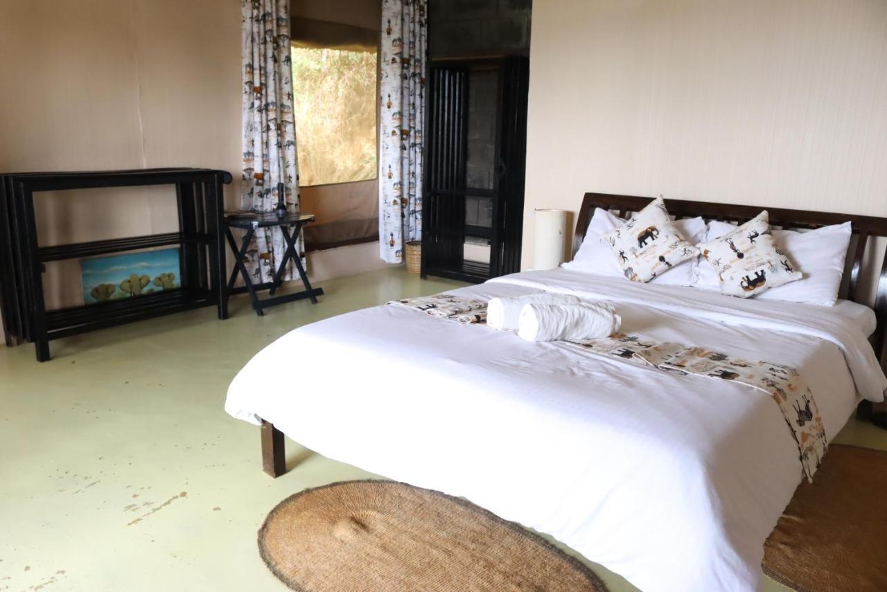 Maili Saba Camp Villa Накуру Екстериор снимка