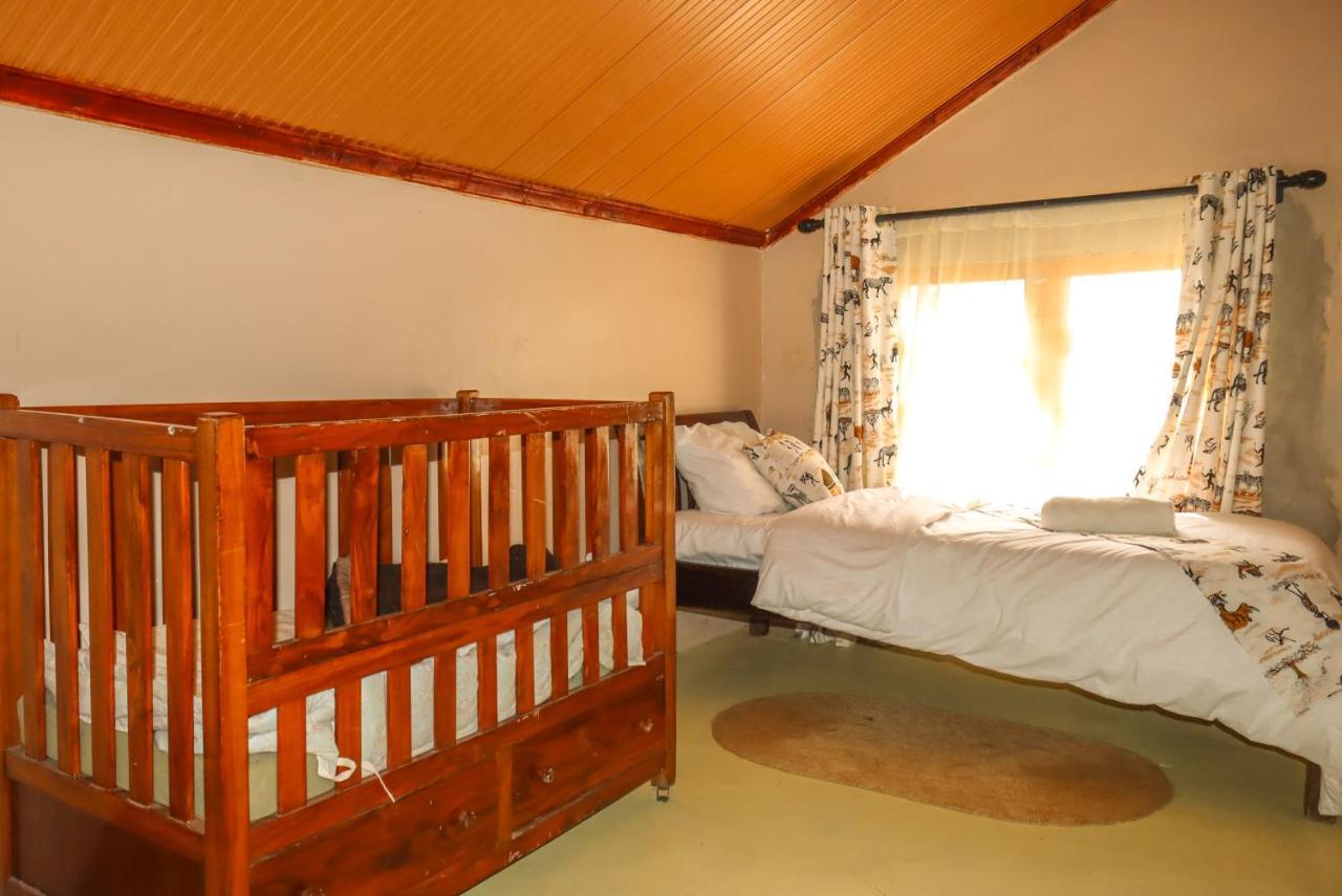 Maili Saba Camp Villa Накуру Екстериор снимка