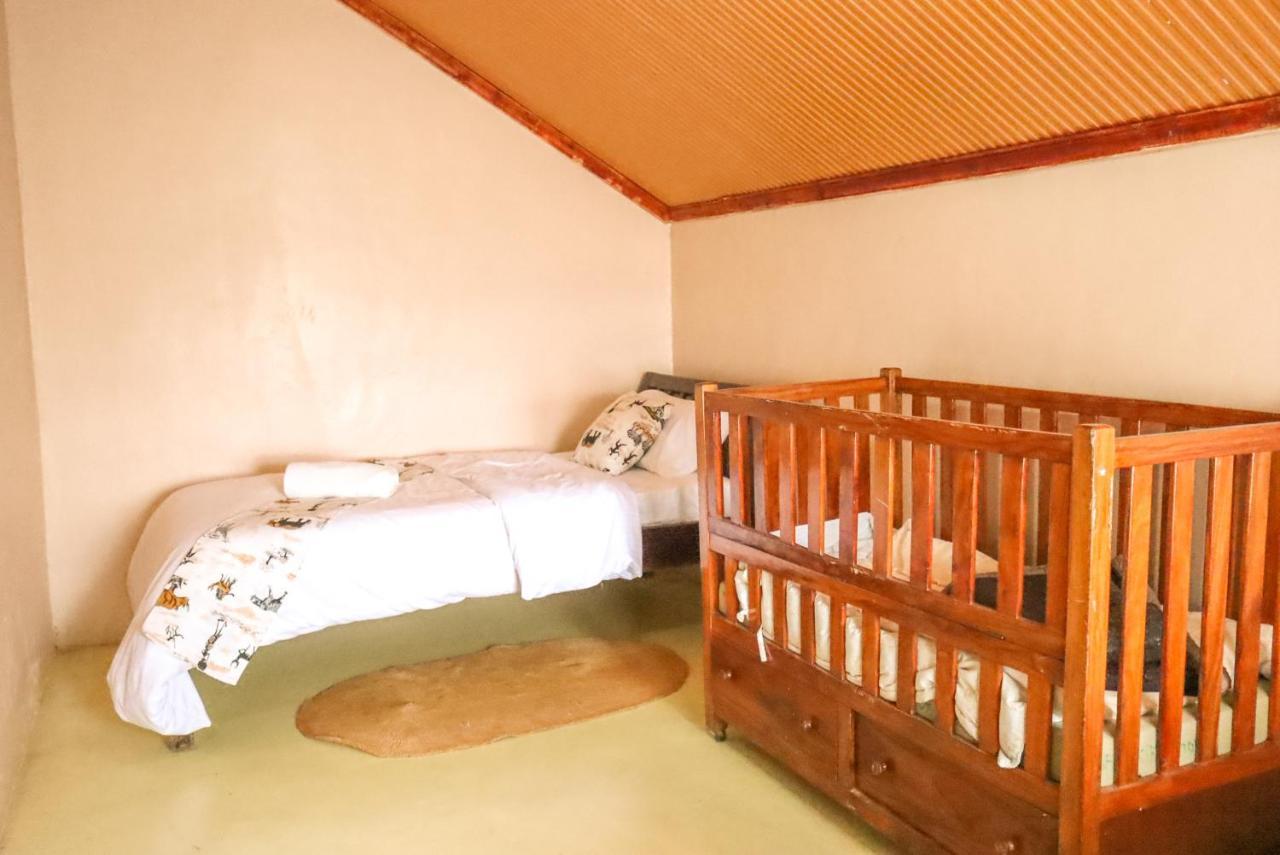 Maili Saba Camp Villa Накуру Екстериор снимка